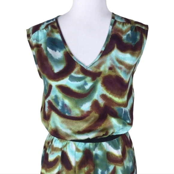Loft Women's V-neck Sleeveless Green, Brown Elastic Waist Dress size 2P - Picture 2 of 8